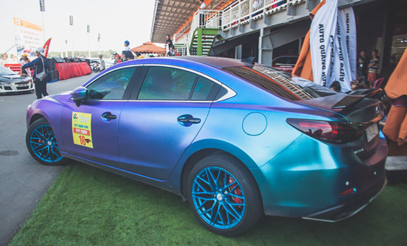 Đón năm mới, hàng loạt siêu xe, xe độ quần tụ tại trường đua Đại Nam